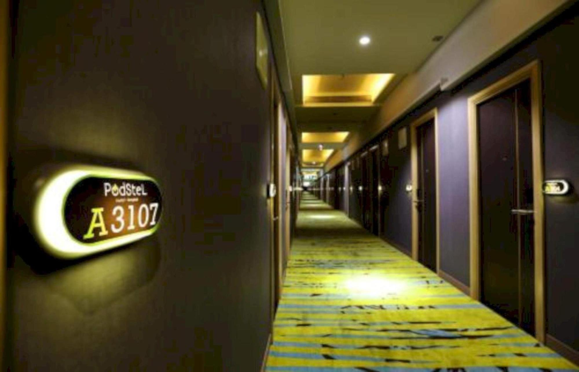 Capital O 75451 Podstel Hostel Bangkok Bagian luar foto